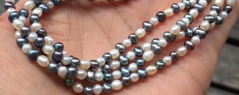 珍珠魅力：人造珍珠的经济选择与优雅搭配技巧