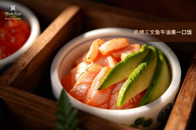 夏日鲜味焕新!武汉万达瑞华和·特色餐厅推出九宫格mini一口饭新品(图2)
