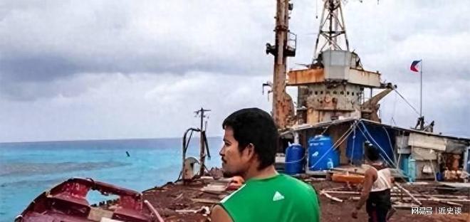 赖在仁爱礁23年的菲律宾军人:住破船通讯靠蓄电池苦不堪言!(图1)