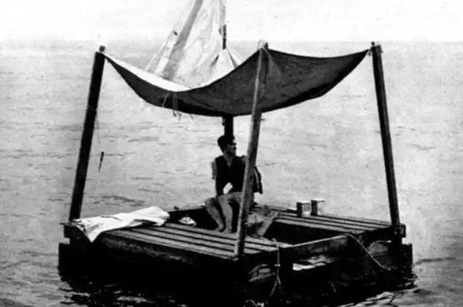 中国小伙落入海洋喝鸟血撑133天路过商船看清他容貌后:别救(图10)