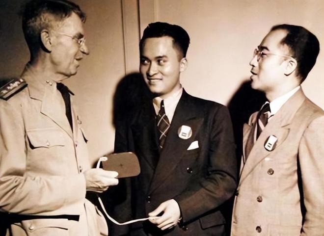 中国小伙落入海洋喝鸟血撑133天路过商船看清他容貌后:别救(图18)