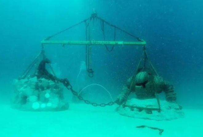 泰坦加入LOL十年官方晒出10年前沉入海底的雕像被藤壶包裹(图3)