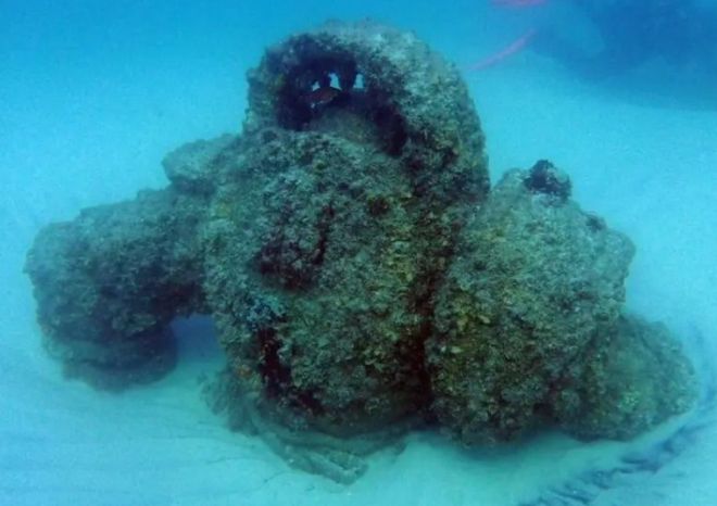 泰坦加入LOL十年官方晒出10年前沉入海底的雕像被藤壶包裹(图5)