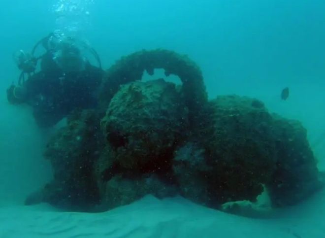 泰坦加入LOL十年官方晒出10年前沉入海底的雕像被藤壶包裹(图4)